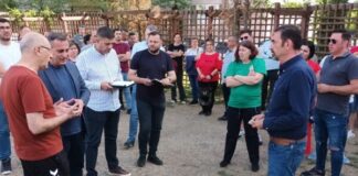 Emil Stelian Moț, primarul Slatinei, continuă discuțiile cu cetățenii. Marius Oprescu participă și el la întâlnirile edilului