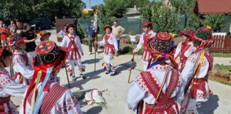 „CĂLUȘUL OLTENESC”, anul acesta pe ulițele satelor și în spectacole la Șopârlița, Vișina, Potcoava, Gura Padinii și Brebeni