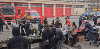 VIDEO/ Târg de Crăciun în curtea ISU Olt pentru susținerea unor cazuri sociale