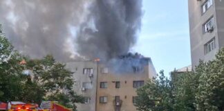 Video/ Incendiu puternic la un bloc de locuințe din Slatina. Zeci de locatari s-au autoevacuat
