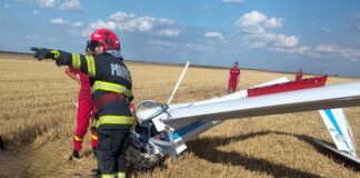 FOTO-VIDEO/ Pilot MORT după ce planorul i s-a prăbușit pe un câmp din Olt