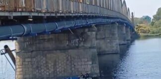 Bărbat răsturnat cu caiacul pe Olt, salvat de scafandri