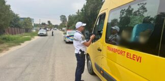 Șoferii microbuzelor școlare din Olt, controlați de polițiști dacă sunt băuți ori drogați